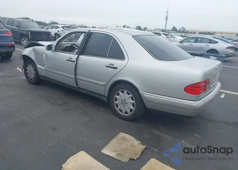 1998 Mercedes-Benz E 300 Diesel z USA, uszkodzony, nr VIN WDBJF25F1WA479655